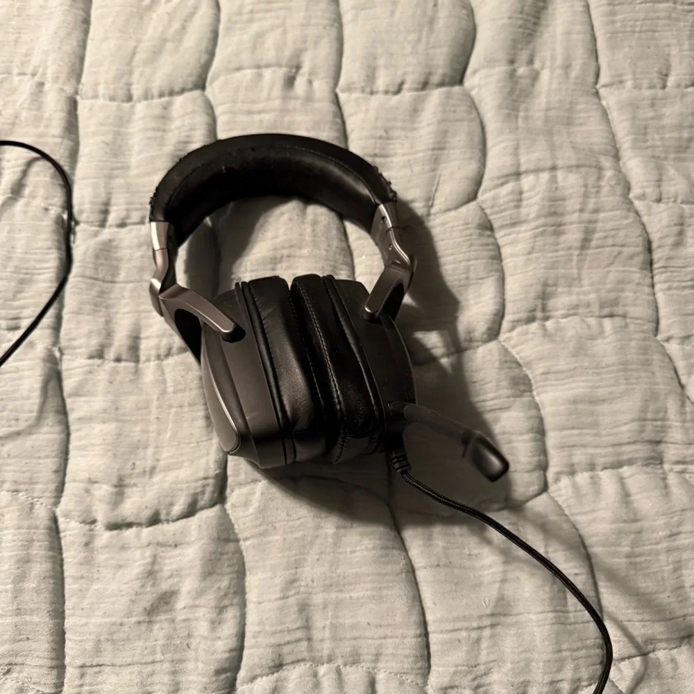 ASUS Black and Silver Computer Headset